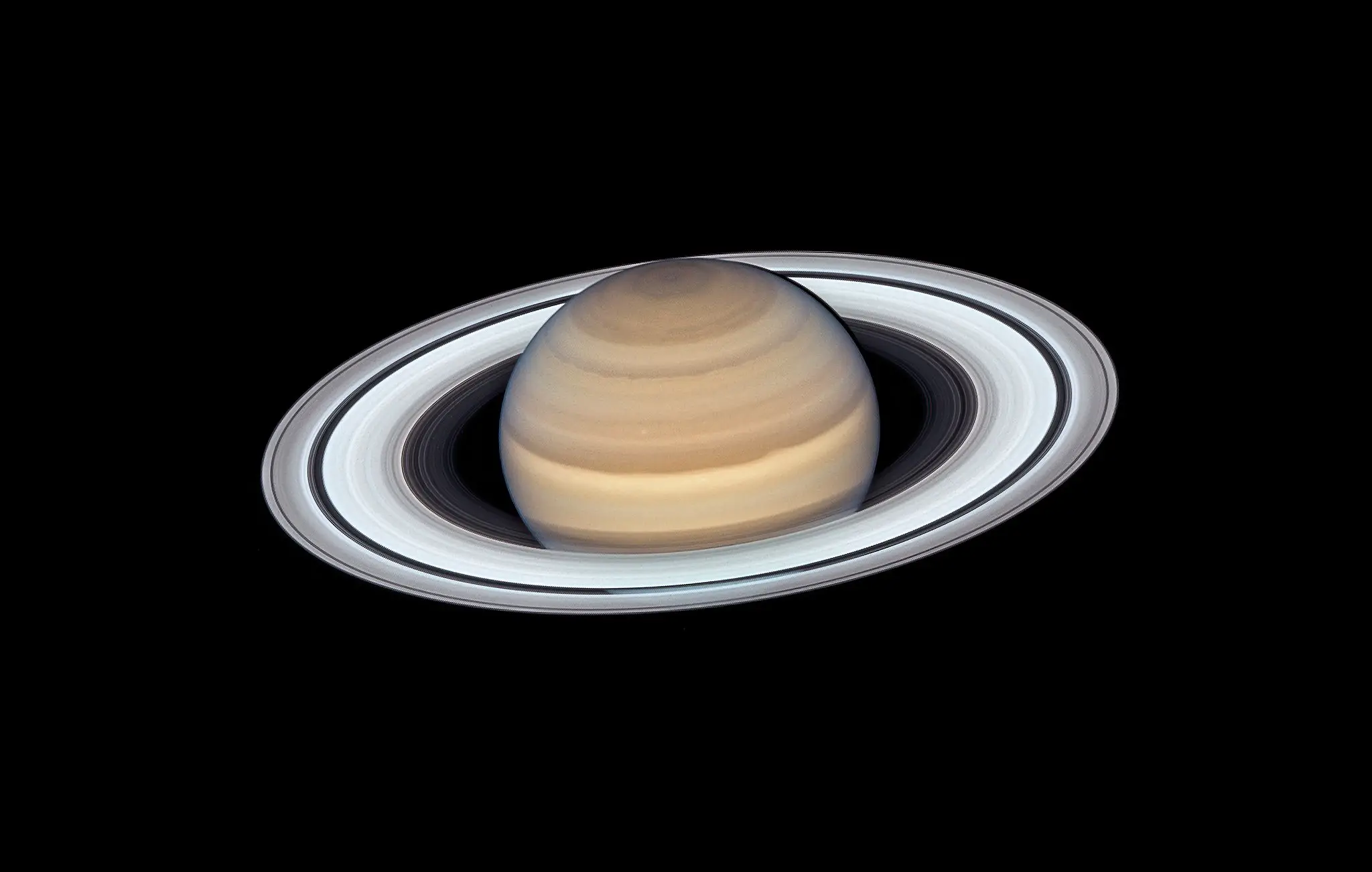 Saturno, el único planeta del Sistema Solar menos denso que el agua
