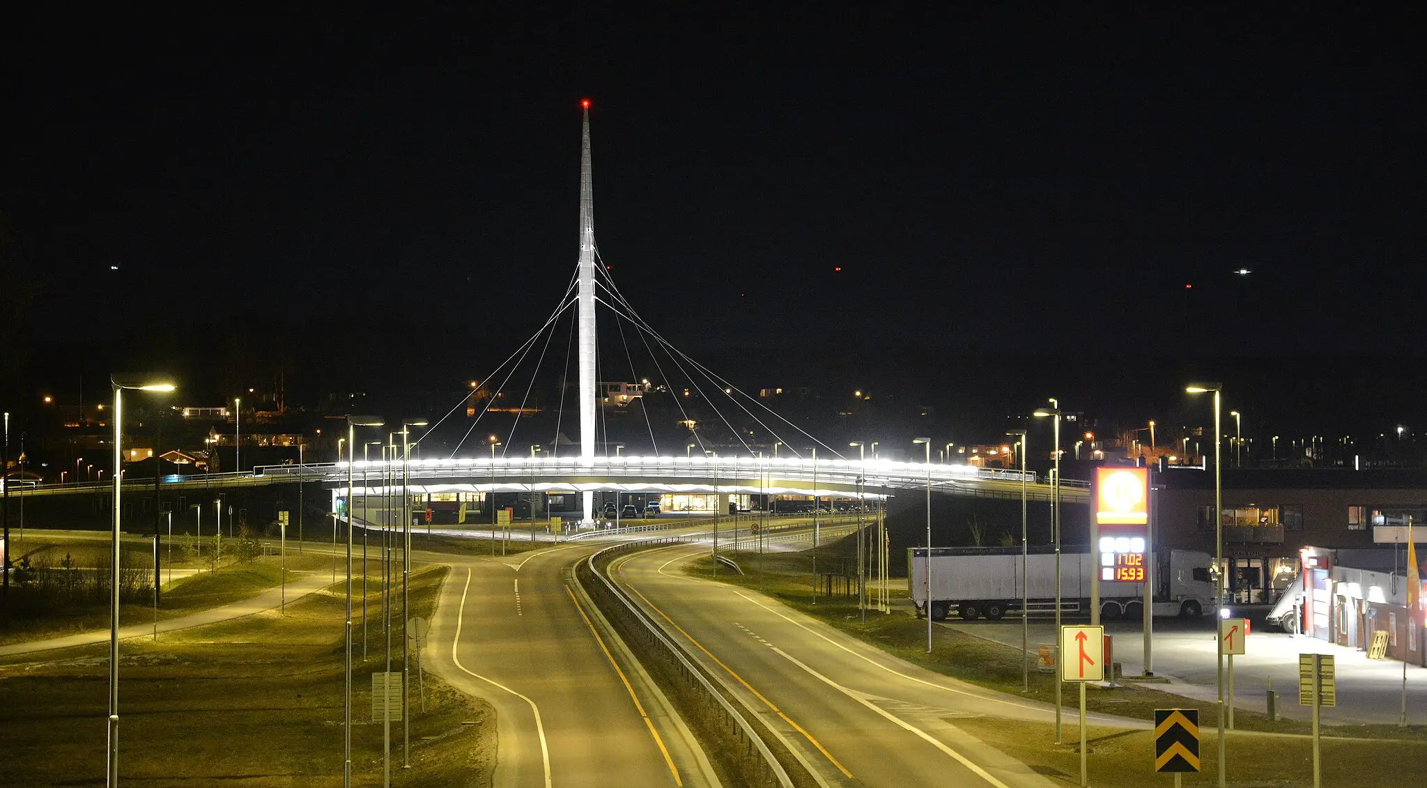 Hovenring, el primer puente colgante dedicado exclusivamente a bicicletas, en Eindhoven