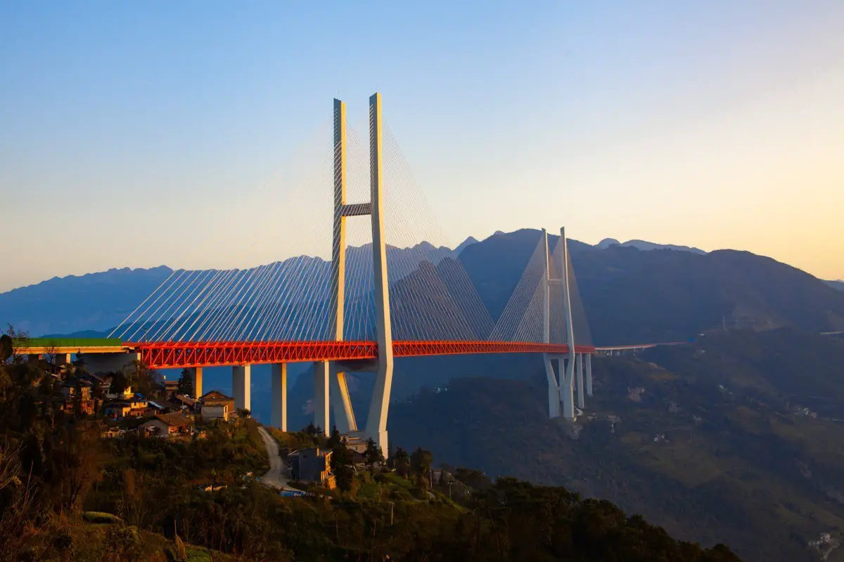 Beipanjiang: el puente más alto del mundo, la construcción que se eleva 565 metros sobre el río Si Du