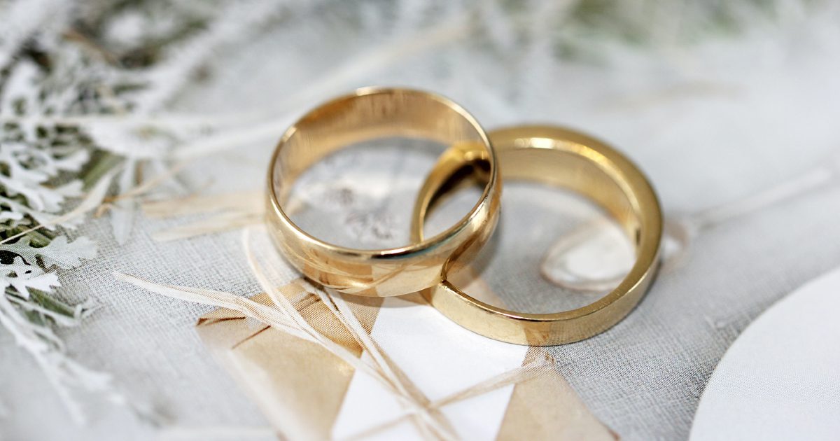 ¿Por qué y desde cuándo existe la costumbre de llevar anillos de boda?