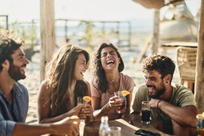 Tres tipos de amigos que hay que tener en la vida para ser feliz, según un profesor de Harvard -Revista Interesante