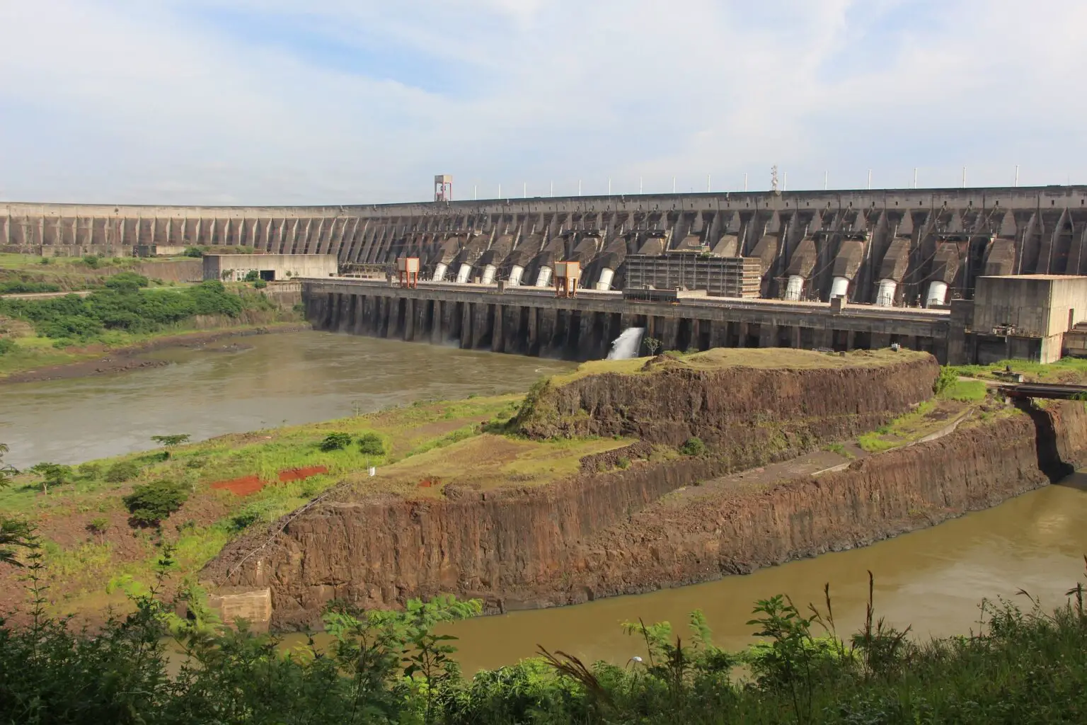 Itaipú, la segunda hidroeléctrica más potente del mundo y una maravilla de la ingeniería