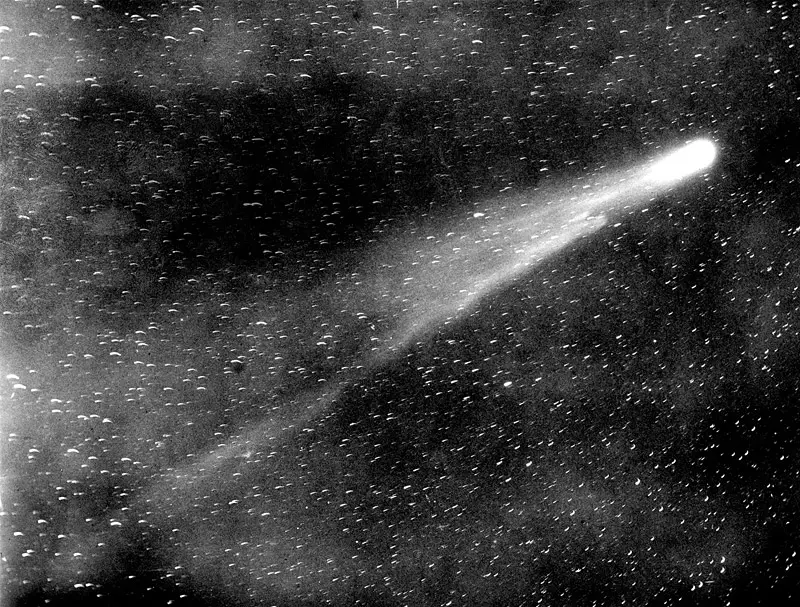 ¿Cuál es la diferencia entre un asteroide y un cometa?