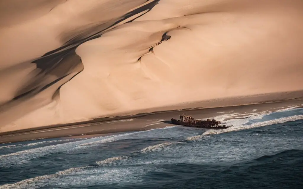 El fascinante lugar donde el desierto de Namib se encuentra con el Océano Atlántico