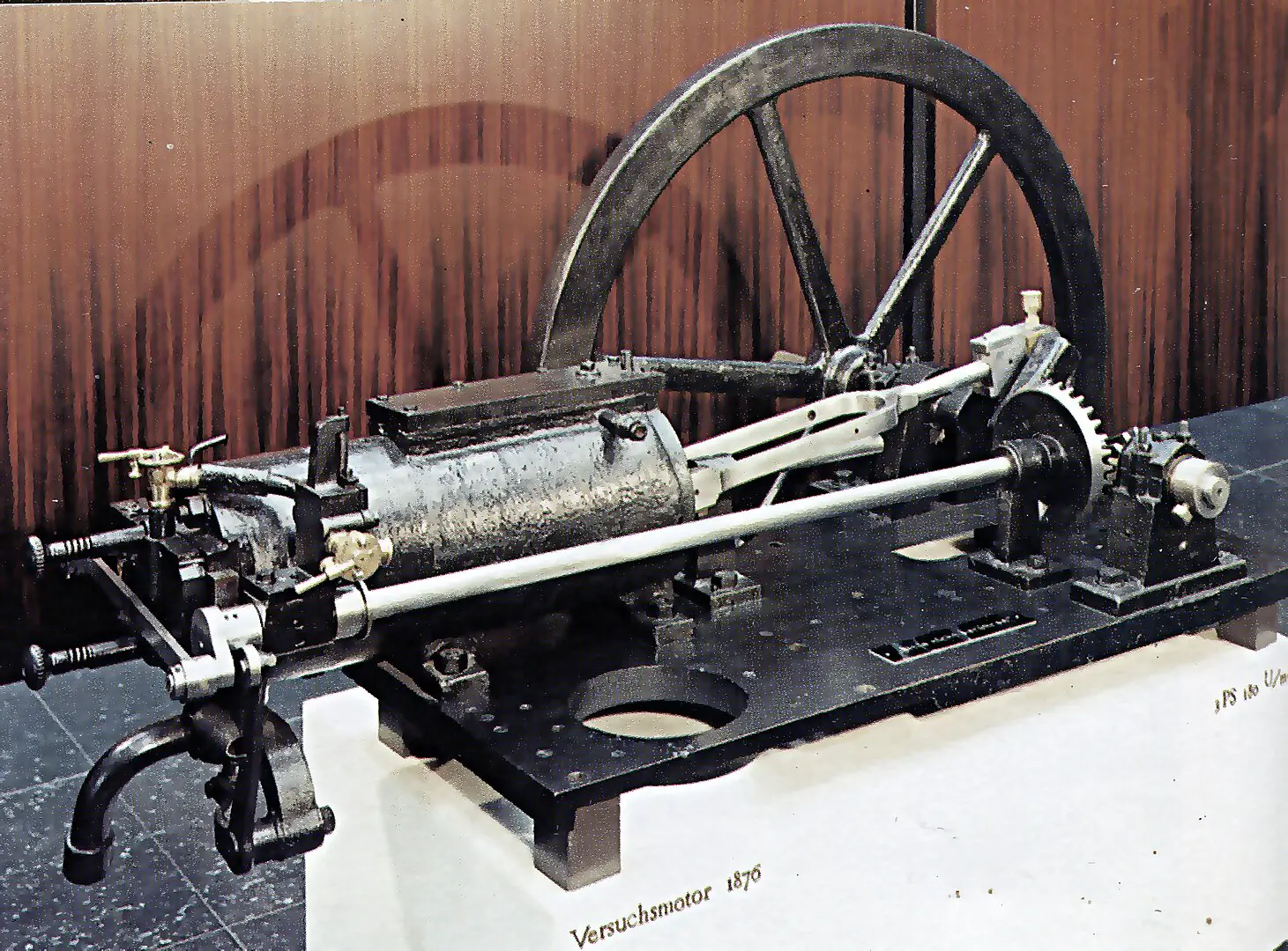 Nicolaus Otto: inventor del motor de combustión interna de cuatro tiempos
