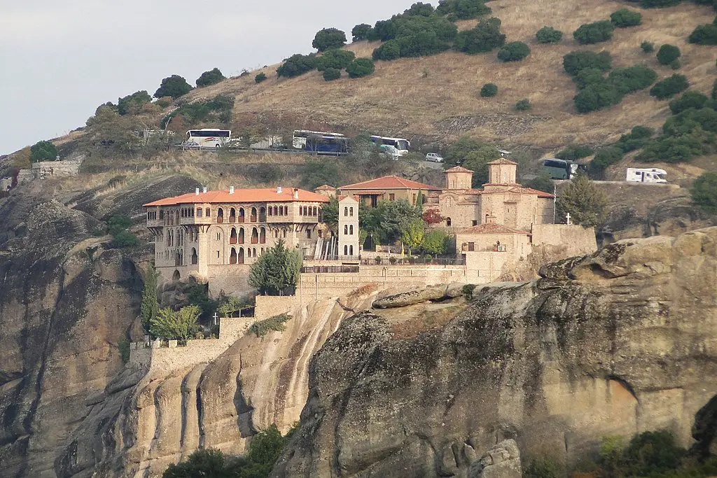 Meteora: Los misterios y la magnificencia de los monasterios colgantes