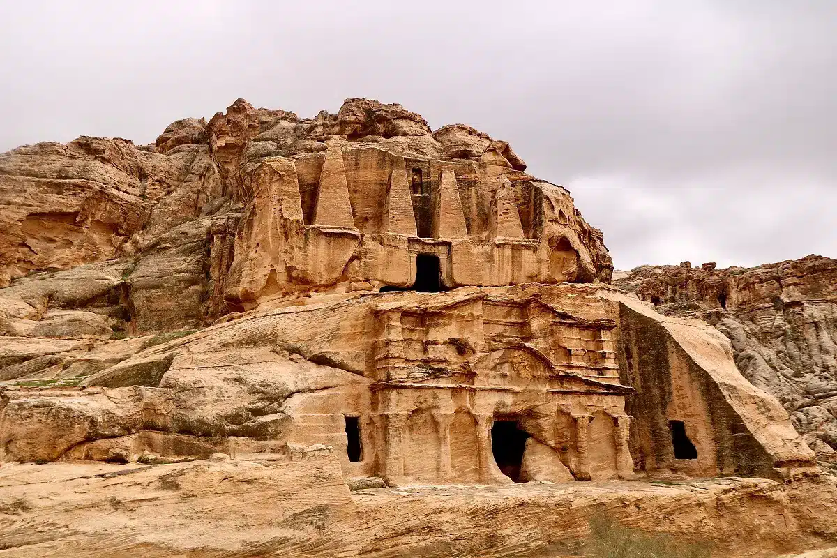 Petra: La espléndida capital de los nabateos, excavada en la roca