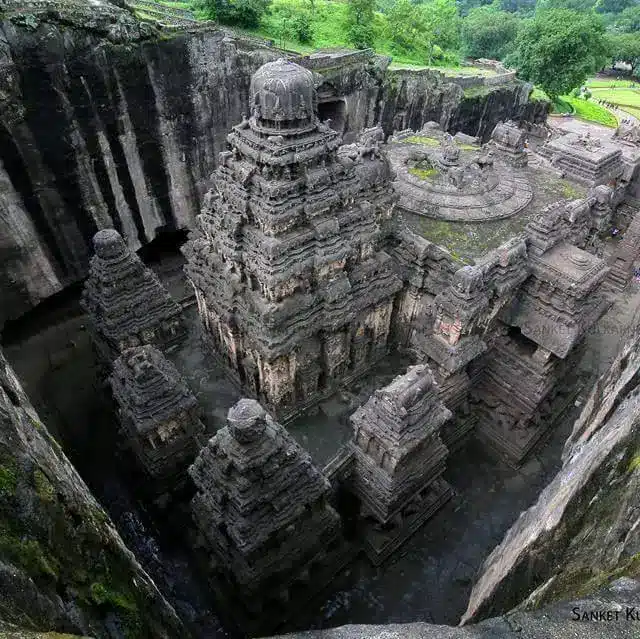 Kailasa: El enorme templo del siglo VIII, construido a partir de una sola pieza de roca