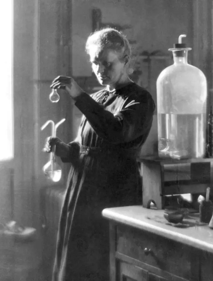 Marie Curie: la primera mujer en enseñar en la Universidad de la Sorbona