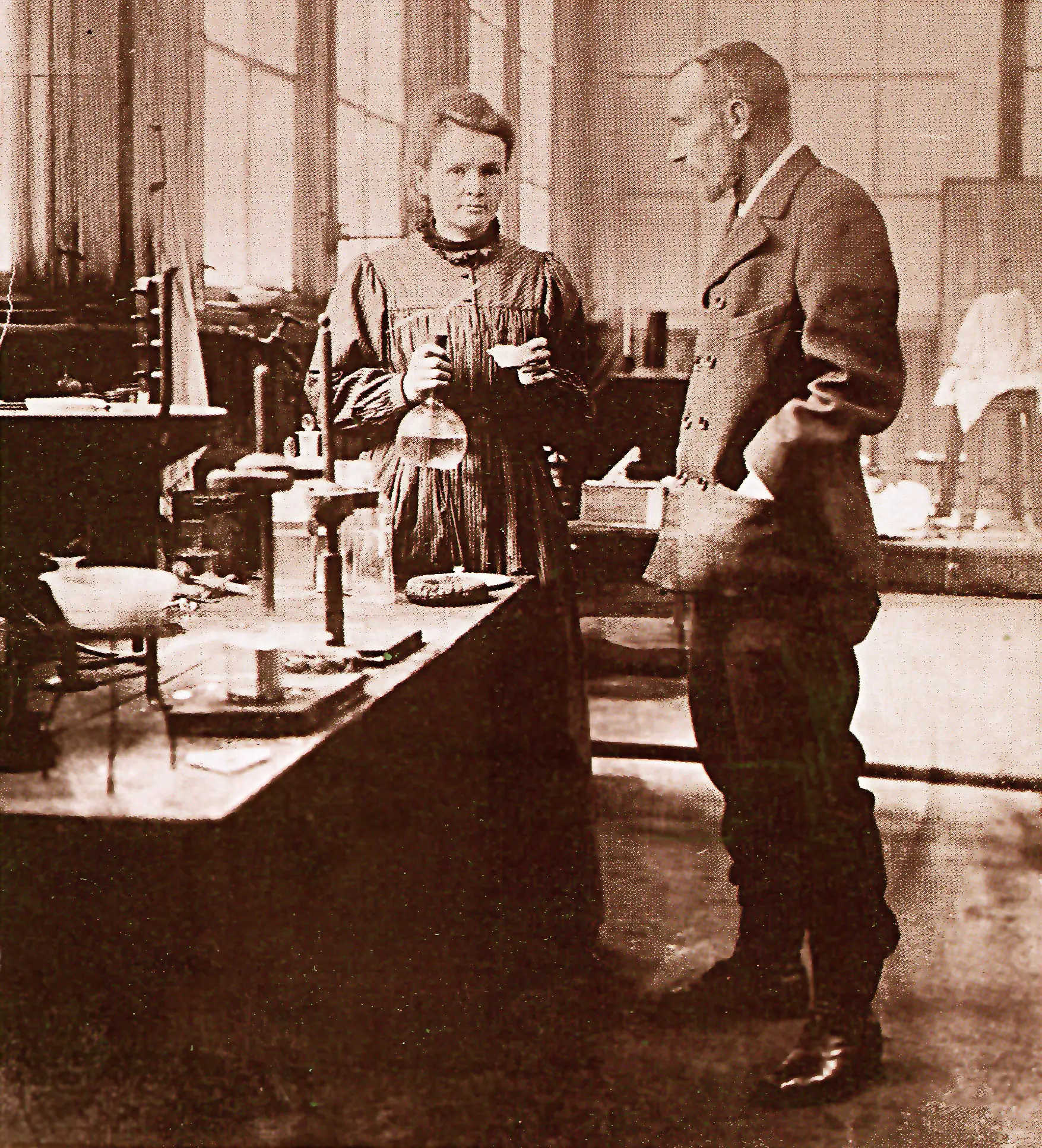 Cómo Marie y Pierre Curie pusieron el mundo patas arriba: la historia del radio, un elemento peligroso que abundaba