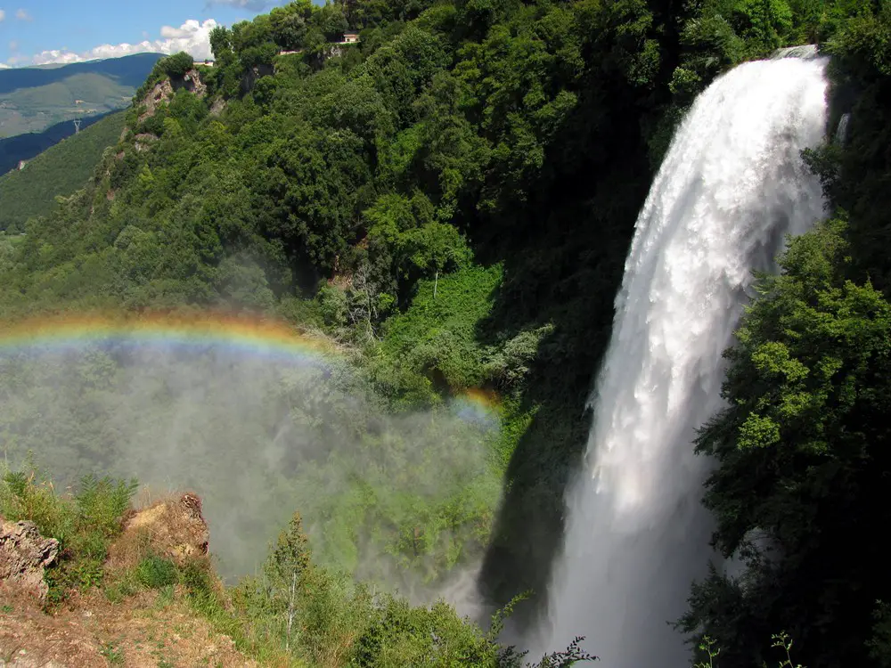Marmore, la cascada artificial más alta del mundo, creada por los romanos en el año 271 a.C.