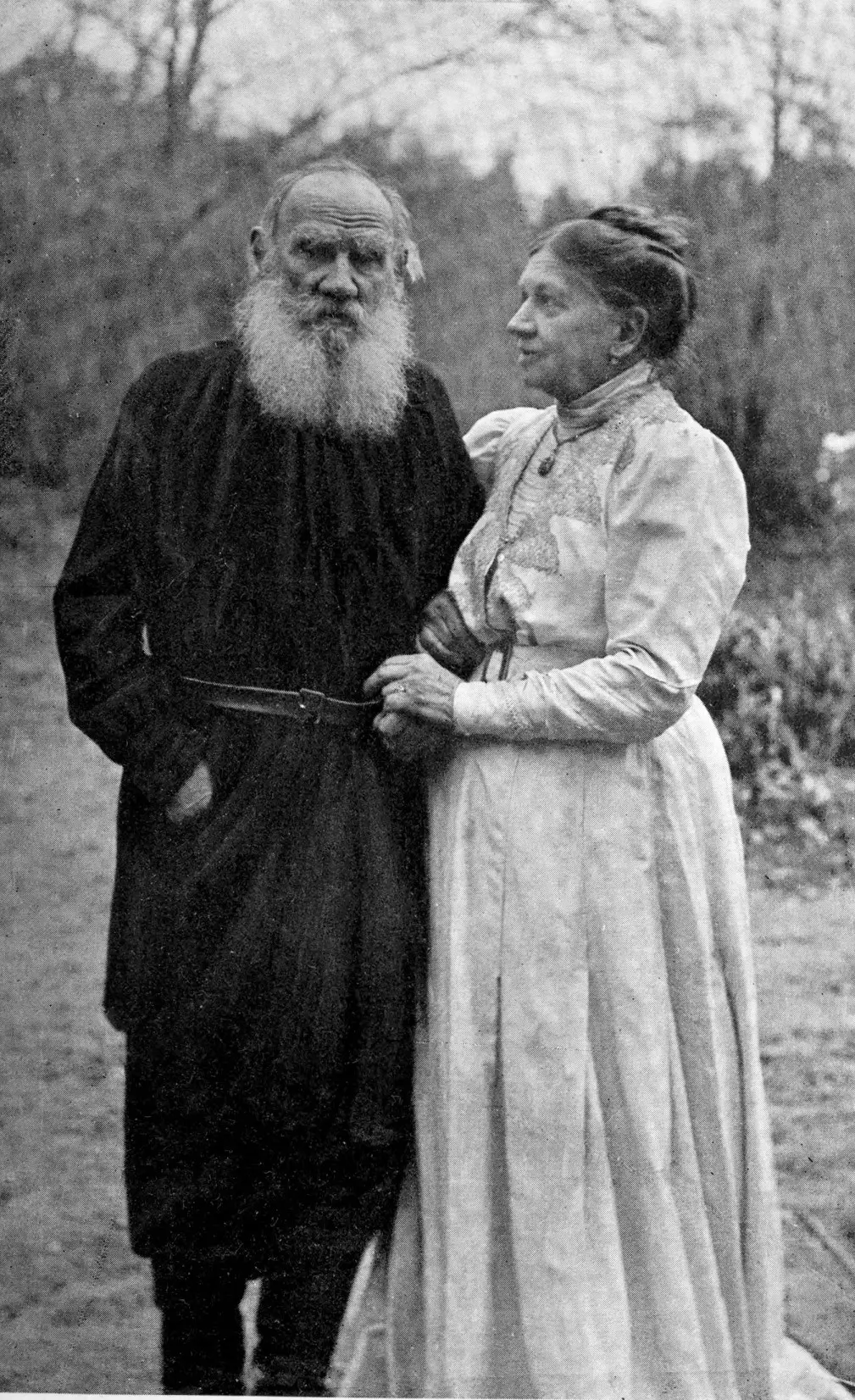 La historia de León Tolstoi: De la infancia marcada por la muerte de los padres, a la escritura de los mayores