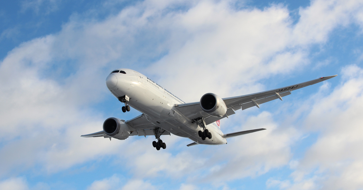 ¿Por qué los aviones parecen volar lentamente incluso cuando van a gran velocidad? -Revista Interesante