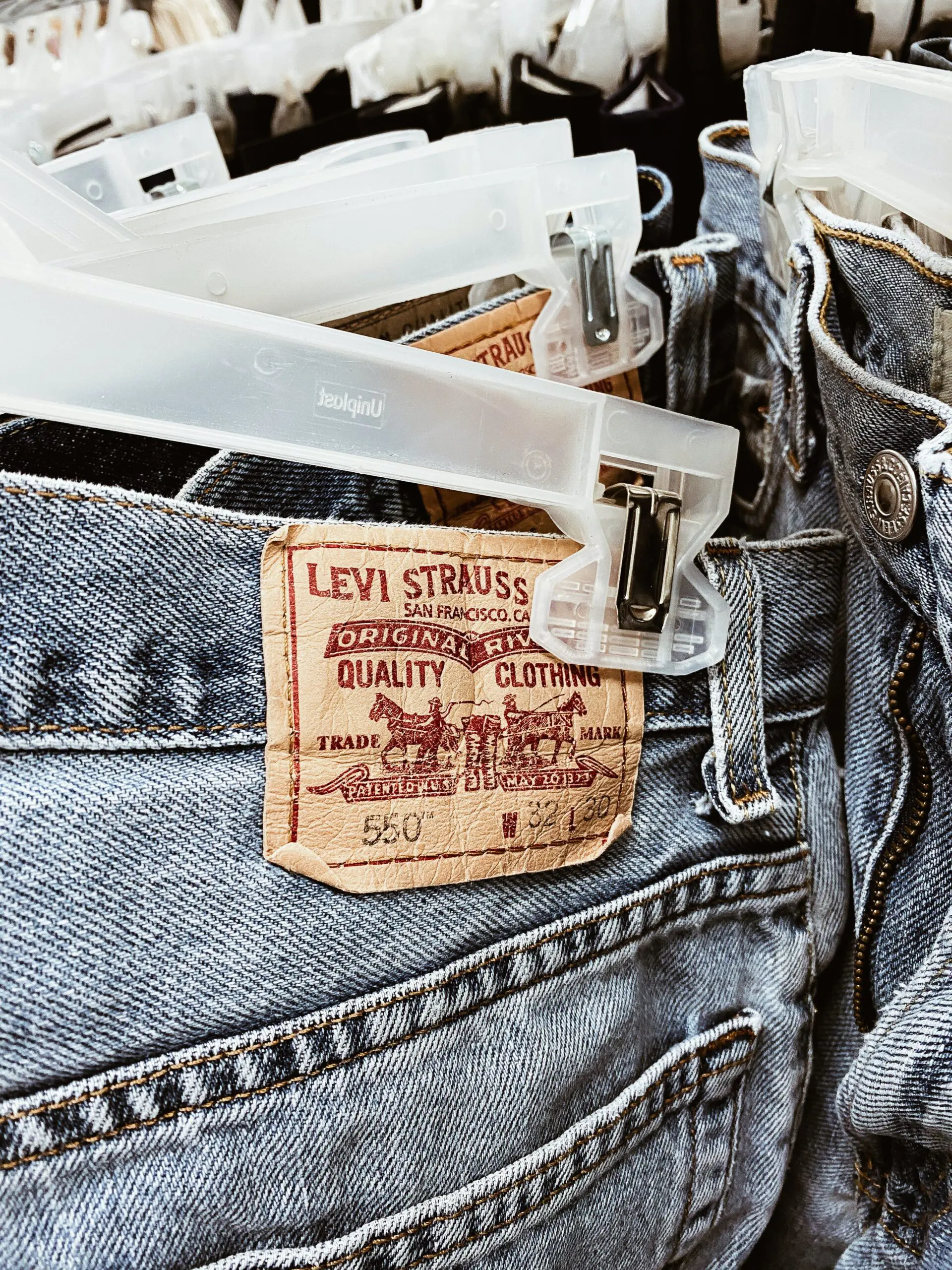 La historia de Levi Strauss, el hombre que se hizo millonario vendiendo jeans