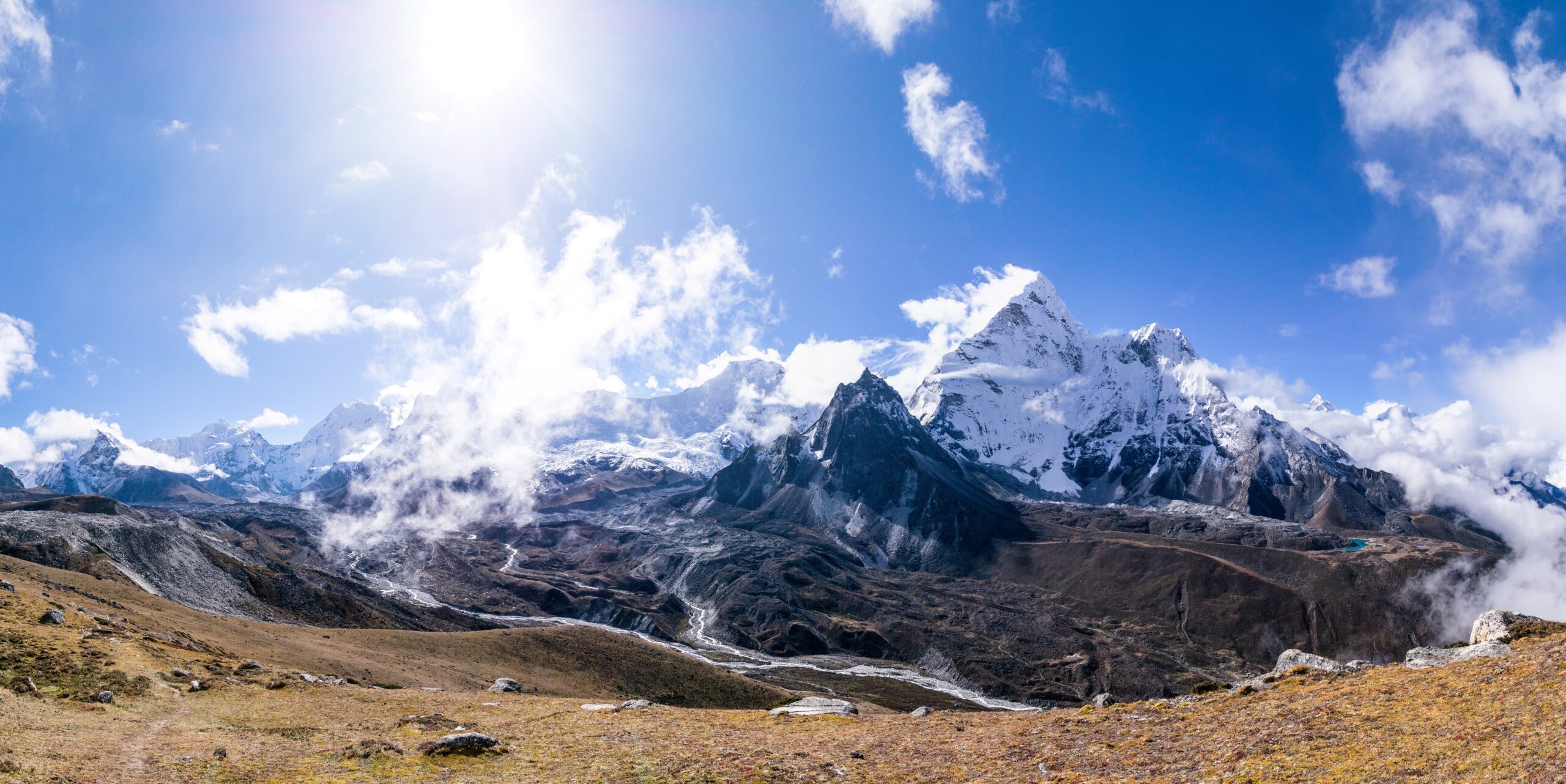 ¿Por qué hay ruidos aterradores por la noche en el Monte Everest? -Revista Interesante