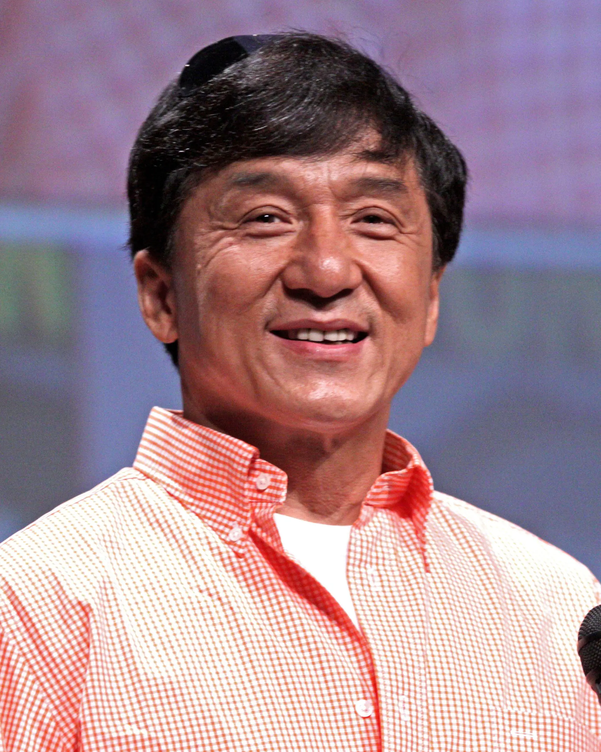 Datos poco conocidos sobre Jackie Chan: Sus padres querían venderlo cuando era apenas un bebé -Revista Interesante